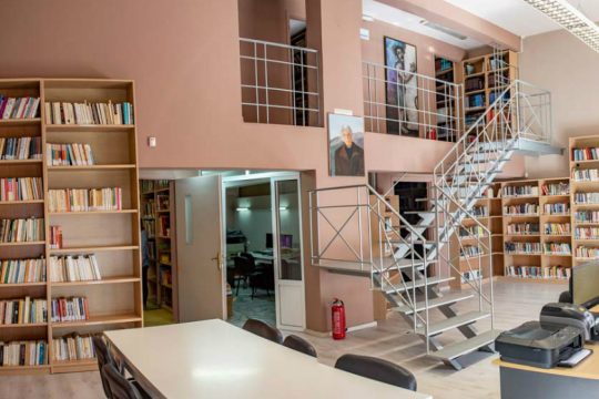 Δωρεά 3.000 βιβλίων από τον Βασίλη Ζεβελάκη στη Βιβλιοθήκη Μαλεβιζίου