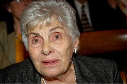 Η Δημουλά και το δικαίωμα στην τεμπελιά