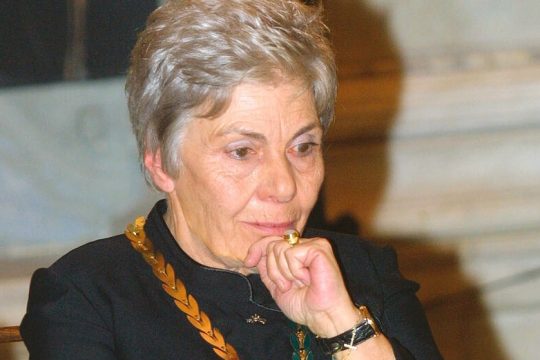 «Παυσίπονη σταγόνα η ποίηση, σε έναν ωκεανό λύπης»