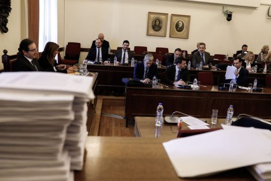 Θεσμικός τραγέλαφος για τα μάτια του Σαμαρά