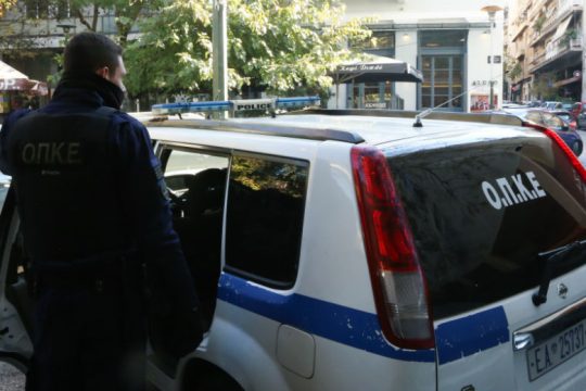 Τρεις συλλήψεις σε αστυνομική επιχείρηση στα Εξάρχεια για ναρκωτικά και λαθραία τσιγάρα