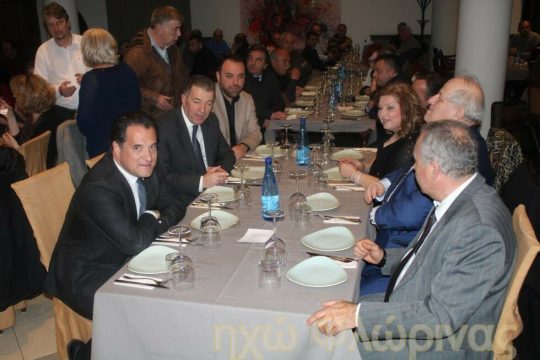 Εγώ σε έβγαλα δήμαρχο, μη μου το βγάλεις… Ξυνό [βίντεο]