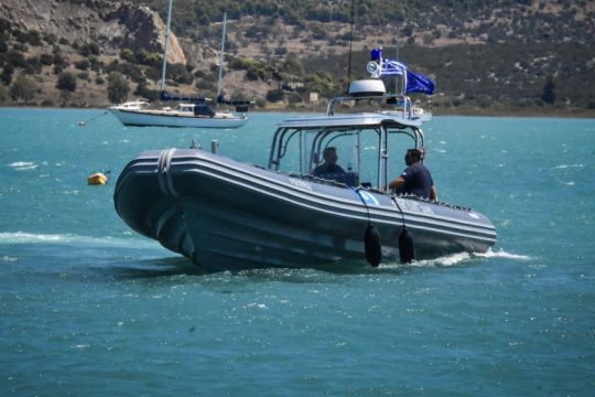 Εντοπίστηκε ο 15χρονος που έπεσε στη θάλασσα μετά από καταδίωξη της αστυνομίας