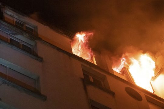 Νεκροί και τραυματίες σε μεγάλη φωτιά στο Στρασβούργο