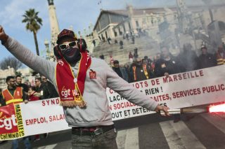 22.000 τροπολογίες για την αισχρή μεταρρύθμιση Μακρόν!