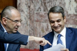 Στα πλαίσια των καρναβαλικών εκδηλώσεων η «συμφωνία» κυβέρνησης-UEFA
