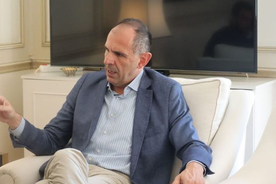 Ενας άνθρωπος για όλες τις (κυβερνητικές) δουλειές
