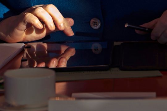 Πολιτικός σεισμός και οργή λαού μετά τη συμμαχία Δεξιάς-Ακροδεξιάς στη Θουριγγία