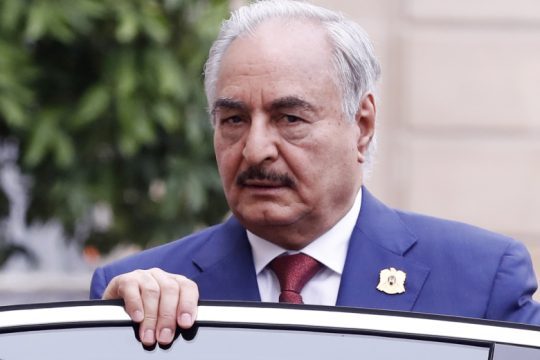 Απειλές Χάφταρ σε Ερντογάν, ενώ αρχίζει πάλι ο διάλογος στη Γενεύη