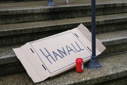 Πάνδημη καταδίκη για τη ρατσιστική επίθεση στη Χανάου