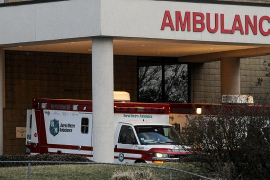 Μπέιμπι σίτερ πυροβόλησε 10χρονο ενώ έβγαζε σέλφι με το κινητό της