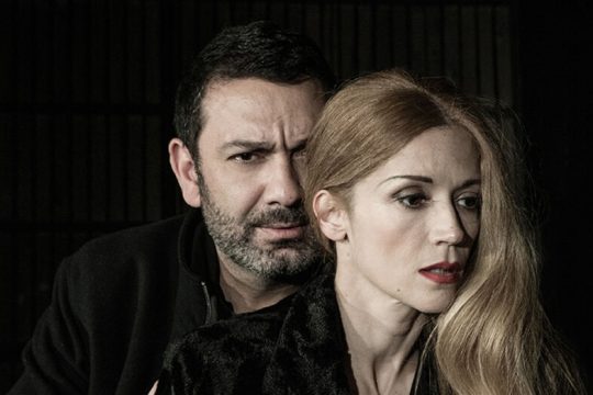 Μια γυναίκα απούσα από τη ζωή της