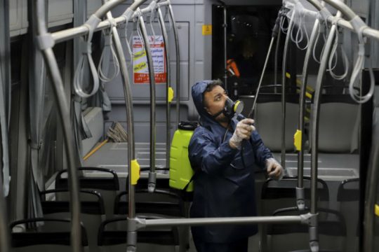 Θετικός στον κορονοϊό ο Ιρανός αν. υπουργός Υγείας