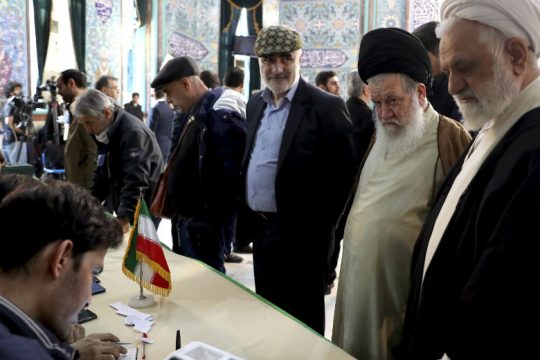Νίκη των συντηρητικών αναμένεται στις βουλευτικές του Ιράν
