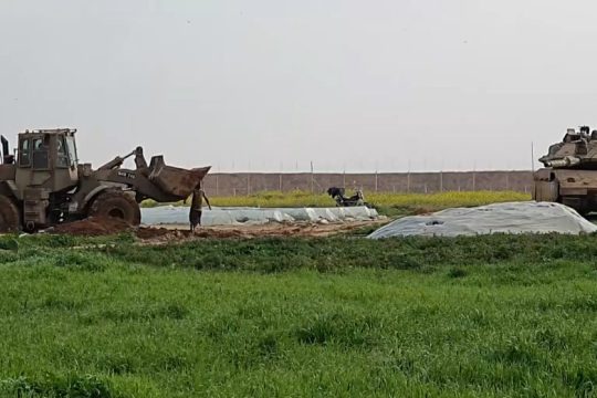 Ισραηλινή μπουλντόζα αρπάζει το πτώμα Παλαιστινίου