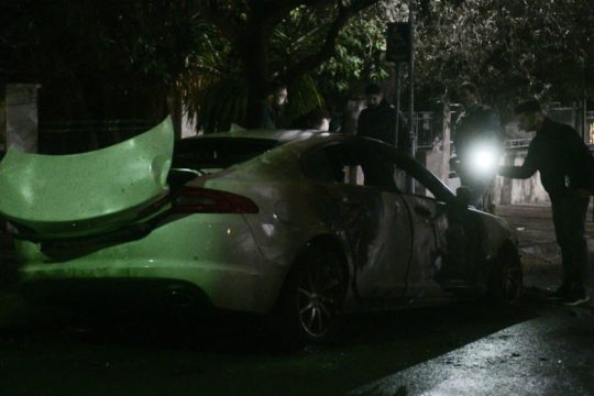 Πυρπόλησαν πολυτελές αυτοκίνητο που ανήκει σε εκδότη