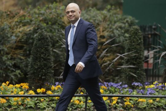 Ηχηρή παραίτηση πριν από τον ανασχηματισμό του Μπόρις Τζόνσον