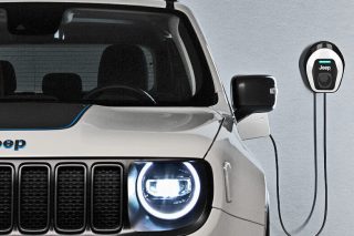 Jeep στην πρίζα