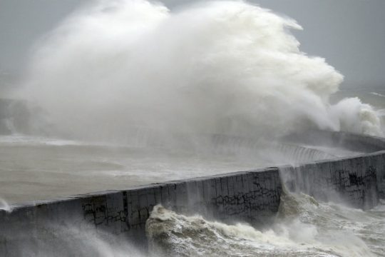 Σαρώνει Βρετανία και βόρεια Ευρώπη η «Κιάρα»