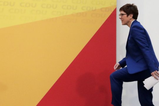 Πιέσεις από CSU αλλά και CDU για επίσπευση της διαδοχής της Καρενμπάουερ