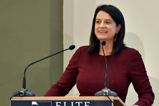 Με «δάσκαλο εμπιστοσύνης» απαντά το υπουργείο στον ξυλοδαρμό μαθητή σε σχολείο