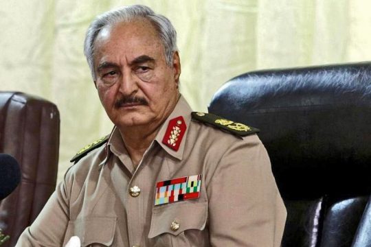 Χάφταρ: Κατάπαυση πυρός μόνο αν αποχωρήσουν οι Τούρκοι