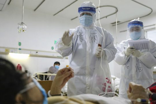 Σχεδόν 1.400 τα θύματα του κορονοϊού, άλλα 5.000 νέα κρούσματα στην Κίνα