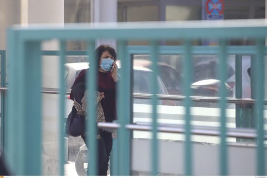 Ο ιός που δοκιμάζει τα μυαλά μας