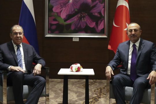 Τετ α τετ Λαβρόφ και Τσαβούσογλου με φόντο τη Συρία