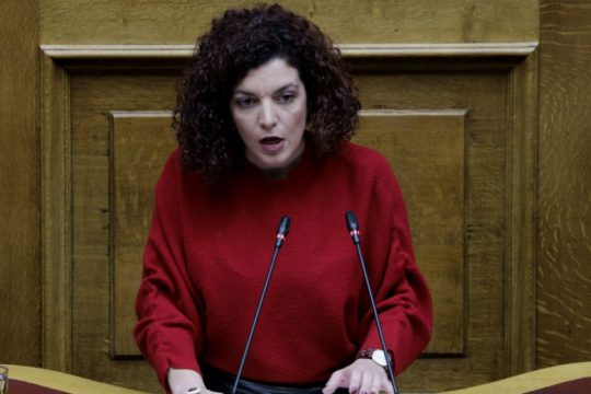 ΚΚΕ: «Δεν γίνεται διερεύνηση σε βάθος με καθεστώς ανωνυμίας και κουκούλες»