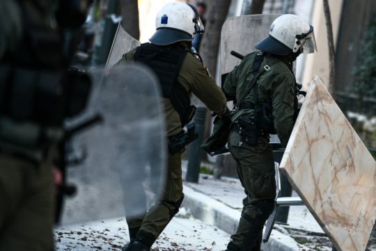 Εισβολή ΜΑΤ στην ΑΣΟΕΕ και προσαγωγές