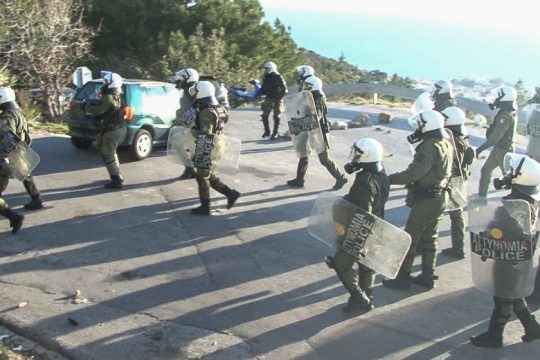 Πυρ ομαδόν από την αντιπολίτευση για το σκηνικό πολέμου σε Χίο και Λέσβο