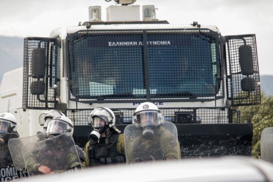 Πρώτα το ξύλο μετά… ο διάλογος
