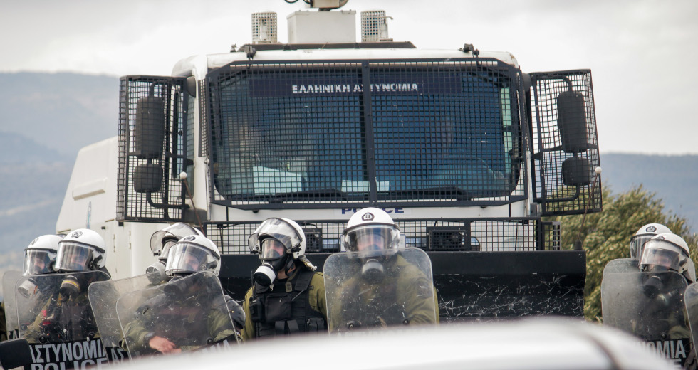 Πρώτα το ξύλο μετά… ο διάλογος