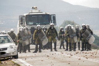Πήγαν, έδειραν, έβρισαν, έκαψαν και κατέστρεψαν