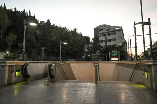 Νεκρός άνδρας στον σταθμό μετρό του Αγίου Ιωάννη