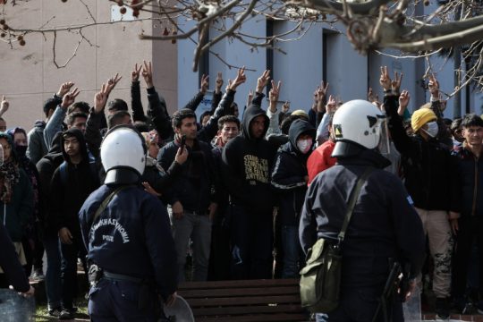 Βραδινή αντιφασιστική πορεία στη Λέσβο, εν μέσω ακροδεξιών προκλήσεων