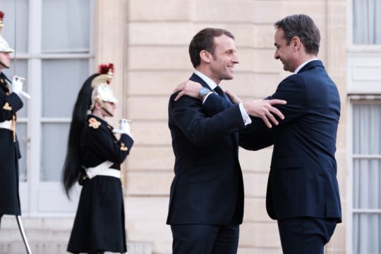 Μήνυμα στήριξης από το Παρίσι στην Αθήνα