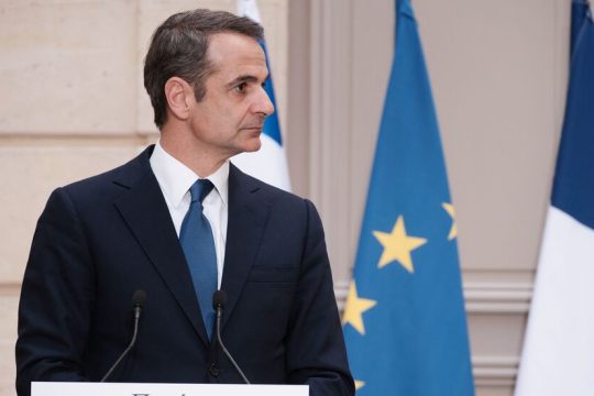 Ο Κυριάκος λείπει σε ταξίδι για δουλειές…