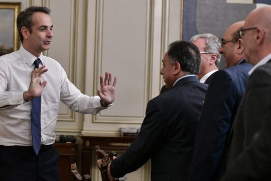 Η επιτελική κυβέρνηση παραπαίει ζαβλακωμένη
