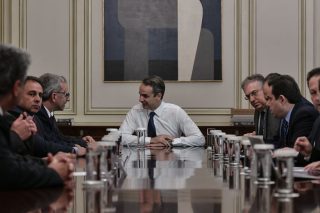Πηγαίνει στα νησιά για συναίνεση