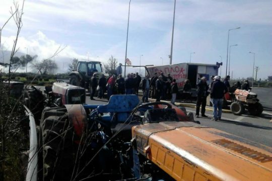 Αποχωρούν από τα Πραιτώρια οι αγρότες του Ηρακλείου