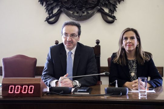 Γαλάζια είπα-ξείπα για τις κουκούλες