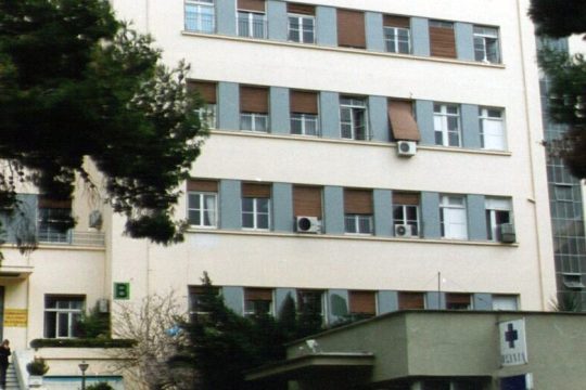 Το χρονικό της διαπόμπευσης δύο γονιών που θρηνούν το παιδί τους