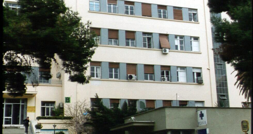 Το χρονικό της διαπόμπευσης δύο γονιών που θρηνούν το παιδί τους