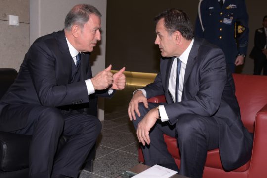Φιλικοί στη συζήτηση, εχθρικοί στην πράξη