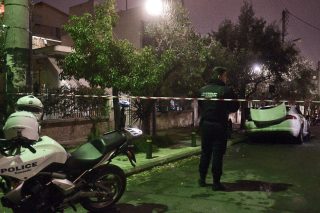 Εκαψαν την Τζάγκουαρ του εκδότη της εφημερίδας «Παρασκήνιο»