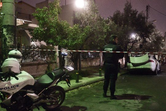 Εκαψαν την Τζάγκουαρ του εκδότη της εφημερίδας «Παρασκήνιο»