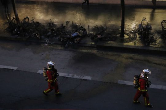 Σοβαρά επεισόδια στο Παρίσι με αφορμή συναυλία τραγουδιστή από το Κονγκό