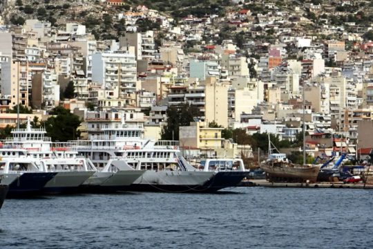 Μισοβυθίστηκε το ρυμουλκό πλοίο «Αρτεμις V» στο Πέραμα